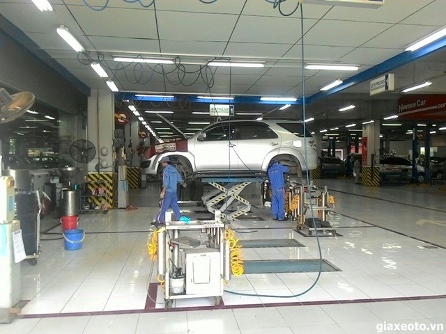 xuong-dich-vu-toyota-ha-dong